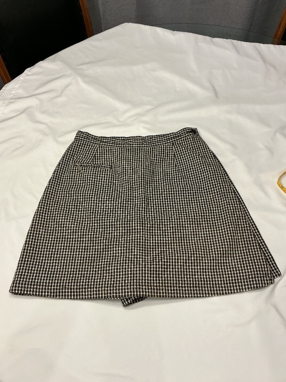 VINTAGE LIZ CLAIBORNE GINGHAM SKORT (size: 8)